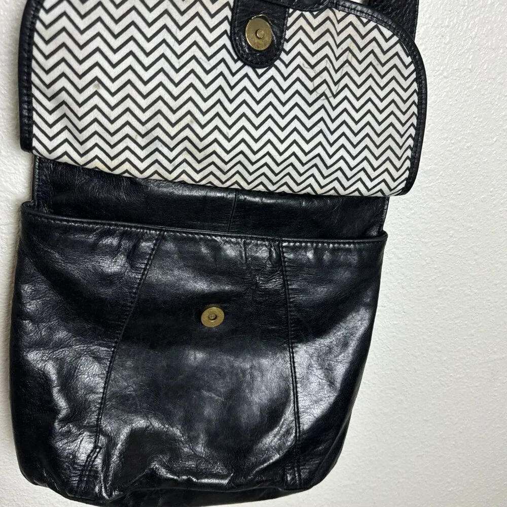 HOBO The Original Black Leather Crossbody/ Shoulder Bag - Picture 5 of 15